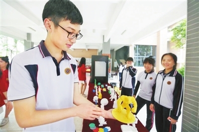 珠海特區(qū)報數(shù)字報-打造現(xiàn)代職業(yè)教育體系 秀出職校時代新風采